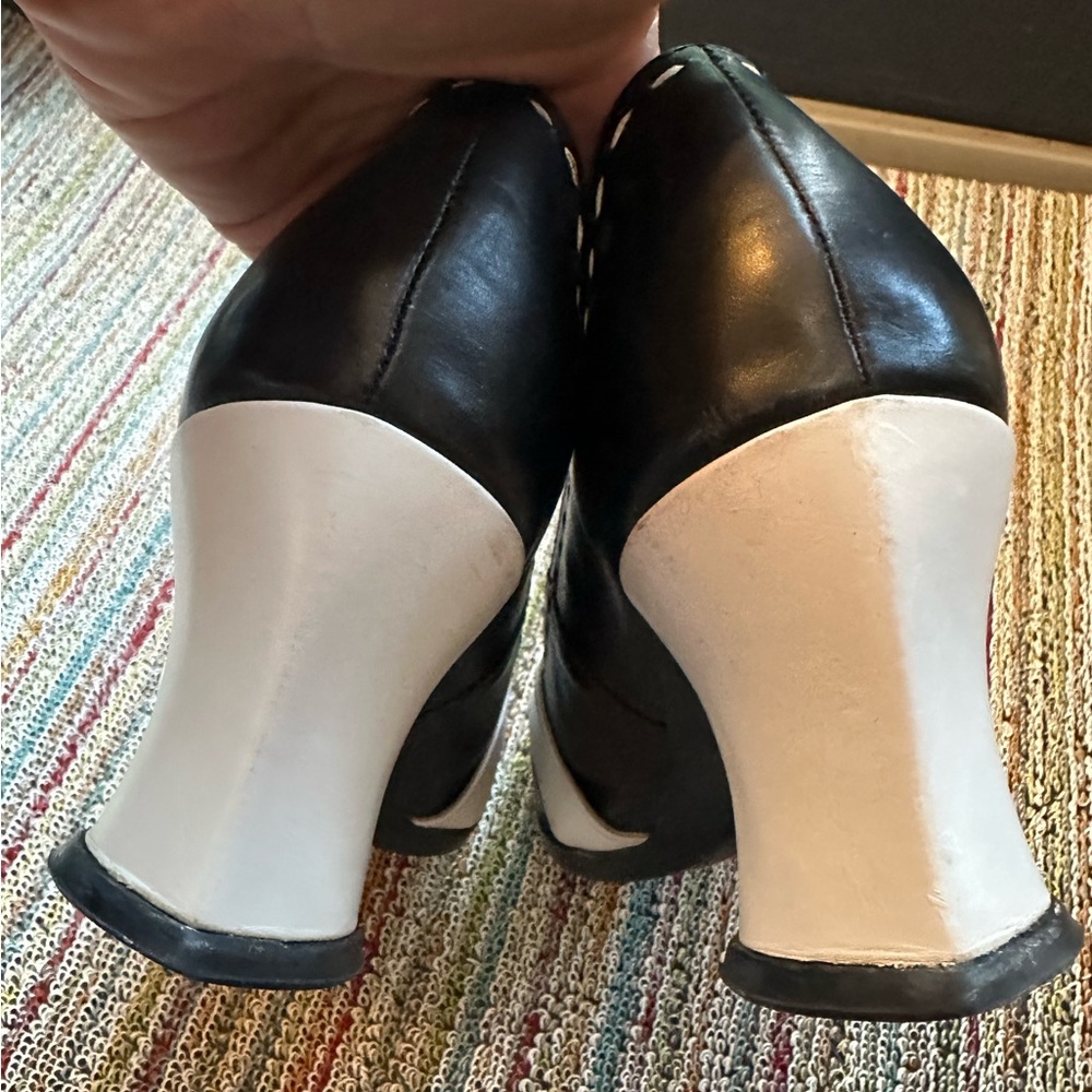 SOLD!! Fluevog VINTAGE EXCELLENT Choice Hi Vanny black/white heart heels❤️ 7 - Picture 4 of 16